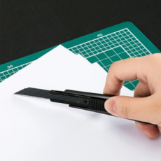 Dao cắt kim loại màu đen cắt 30 độ dao văn phòng giao dao cắt