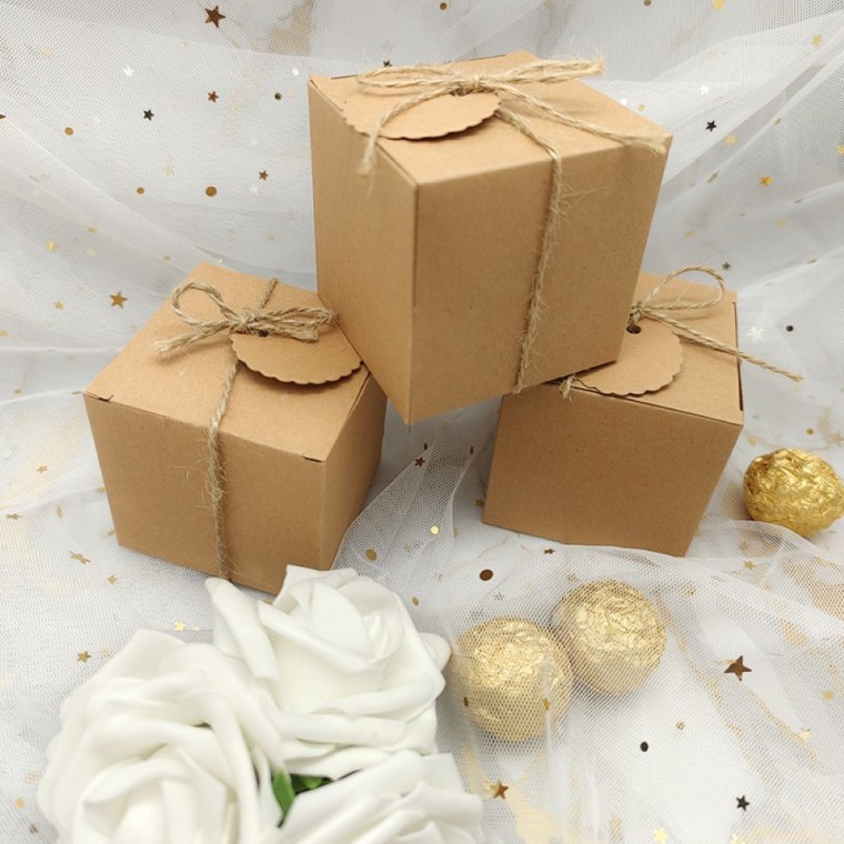 Bộ 50 hộp quà mini kèm dây thiệp