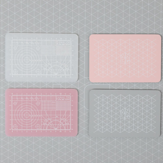 Thảm cắt bảo vệ bàn làm việc mini