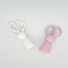 Kéo nam châm thỏ trắng