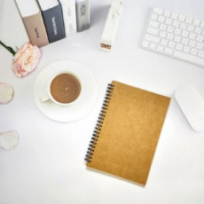 Vẽ chiếc nhẫn đôi bằng giấy kraft đơn giản