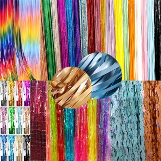 Ngày nay, rèm cửa là vật dụng cơ bản cho các bữa tiệc. Lễ kỷ niệm Giáng sinh bằng nhựa vinyl mờ hình vuông xoắn cầu vồng sang trọng.