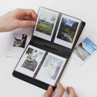 Album ảnh Polaroid mini bỏ túi bên trong cuốn sách ảnh