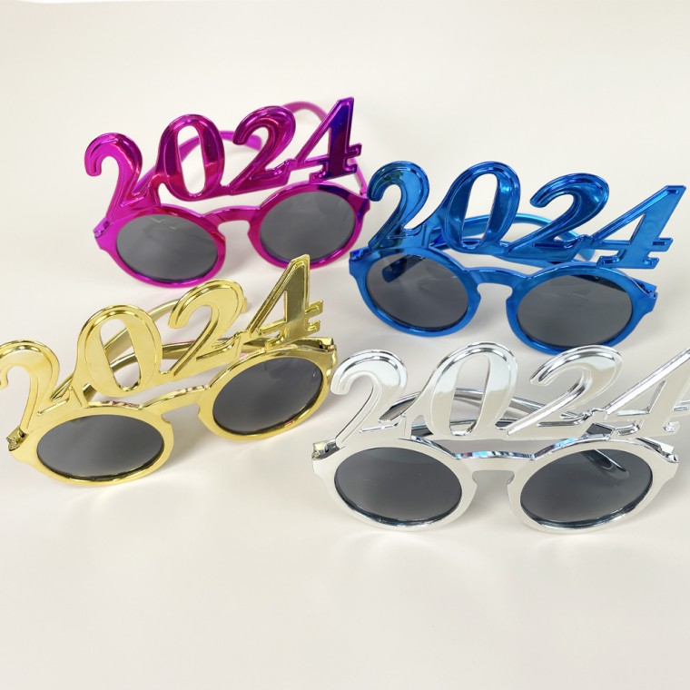 Tiệc sinh nhật năm mới kính râm 2024